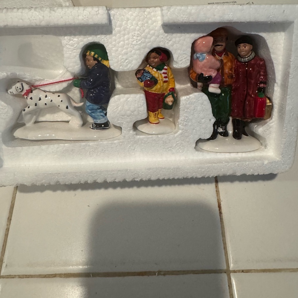 Dept 56  Original Snow Village  The Whole Family Goes Shopping 54905